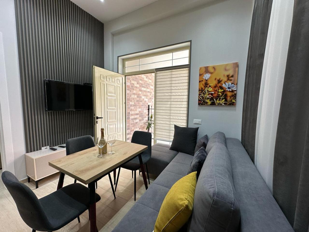 Palm Side Hotel Wlora Zewnętrze zdjęcie